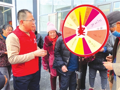 走在鄉村路上 駐在群眾心里